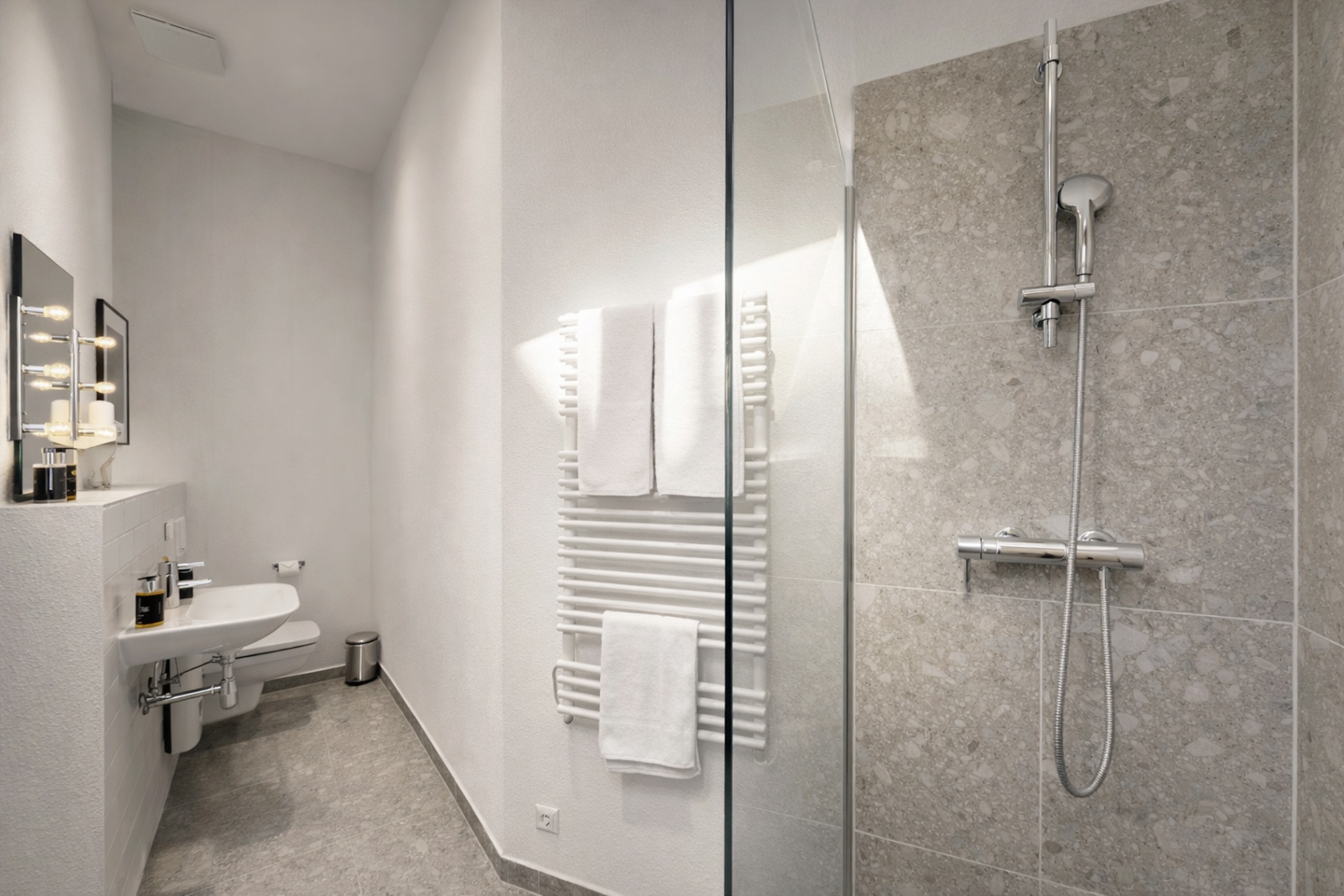 Studio with Kitchenette and King Size Bed - view 10