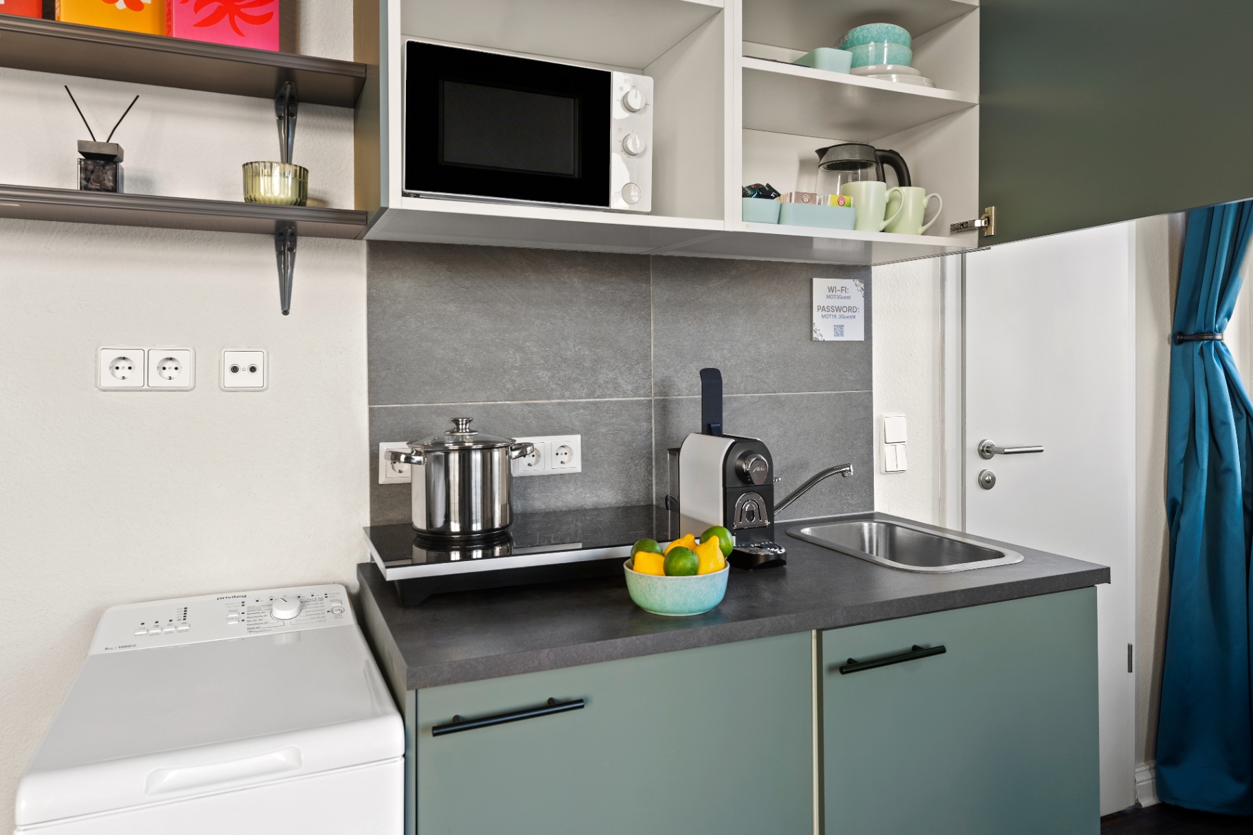 Studio with Kitchenette and Queen Size Bed - view 3