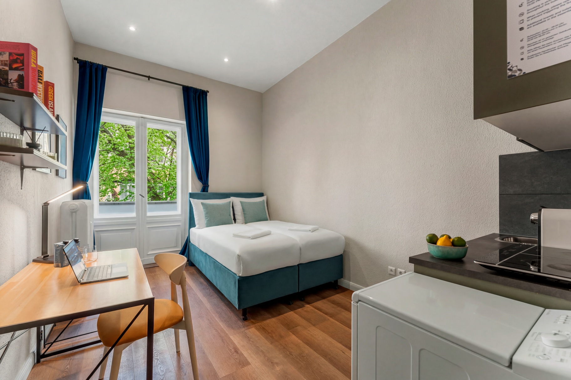 Studio with Kitchenette, Queen Size Bed and Balcony - view 2