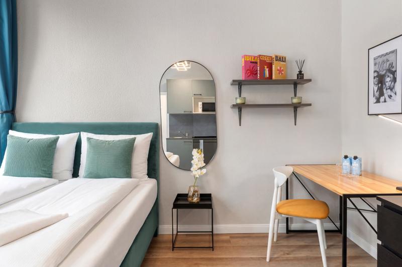 Studio with Kitchenette and King Size Bed - view 2