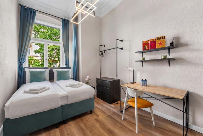 Studio with Kitchenette and King Size Bed - view 4