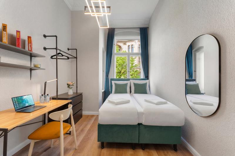 Studio with Kitchenette and Queen Size Bed - view 1
